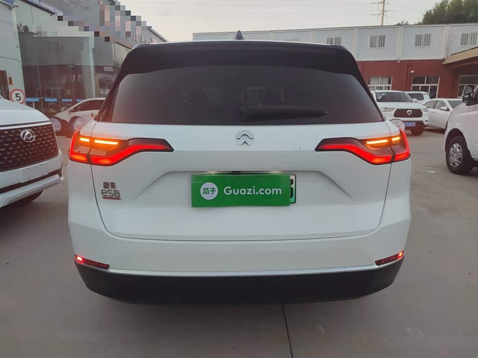 NIO ES8