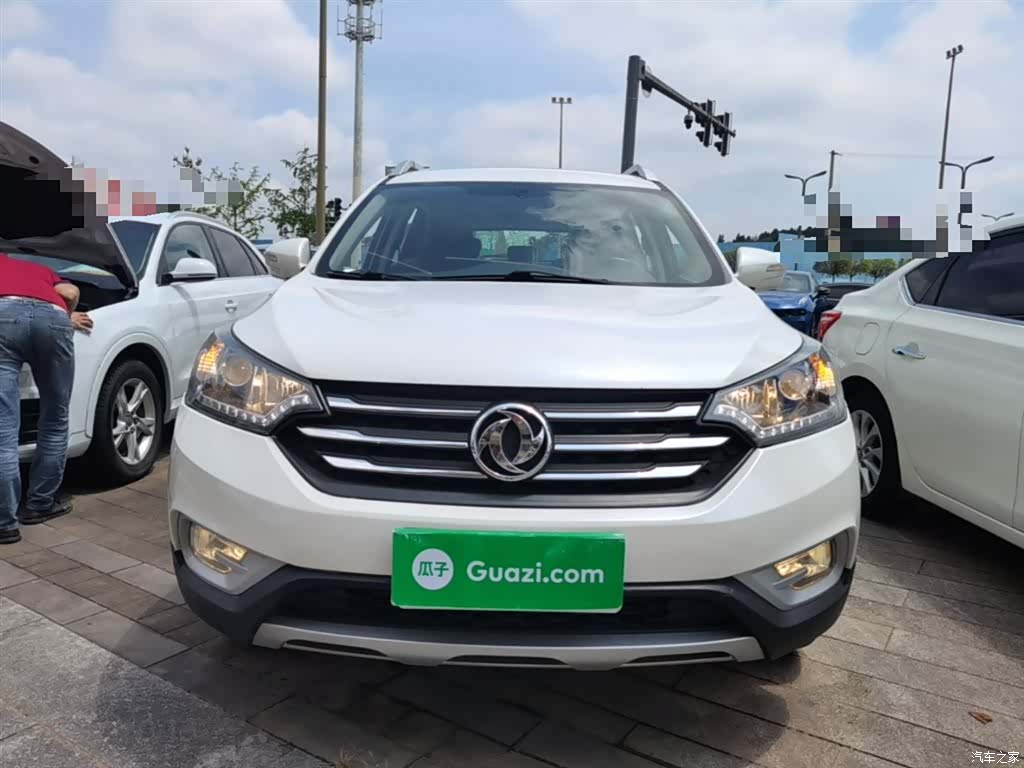 DongFeng AX7, 2016 3