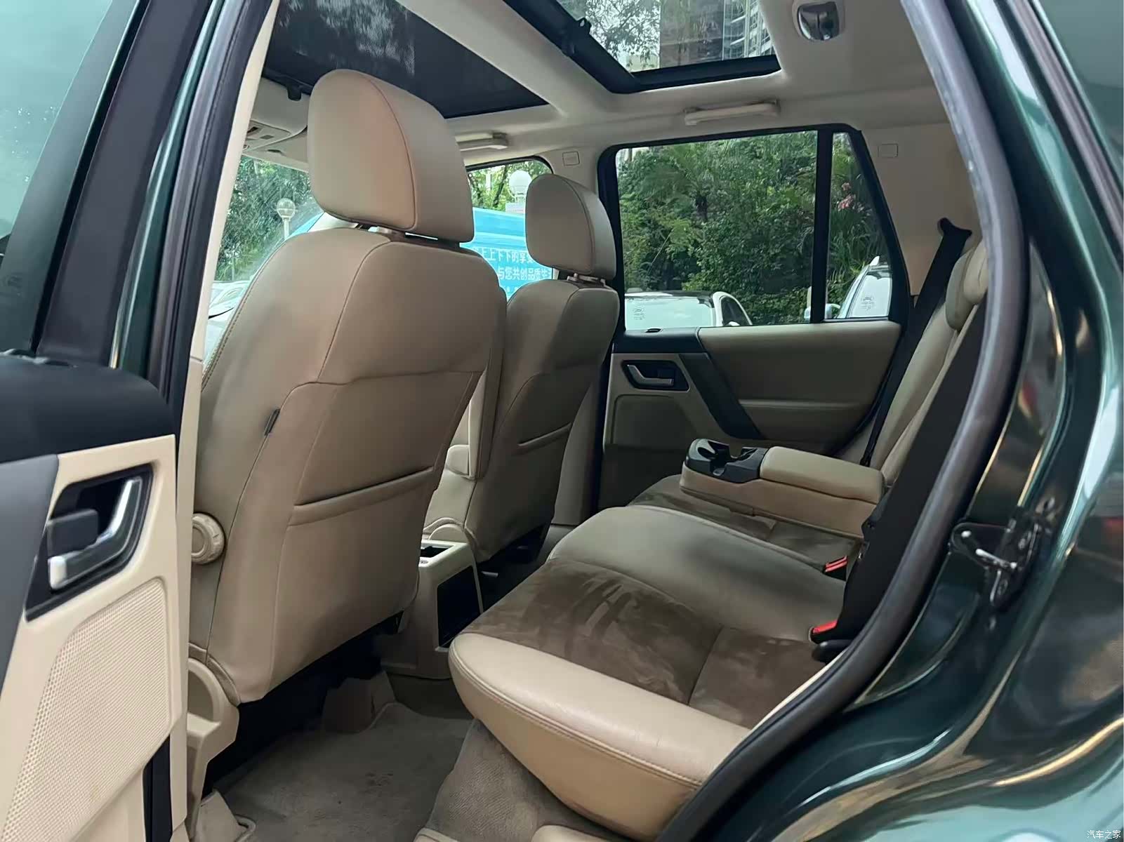Land Rover i6, 2010 8