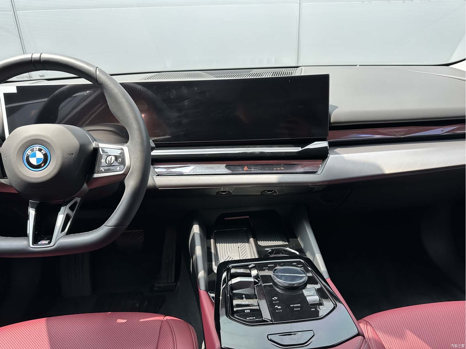 BMW i5, 2025 10