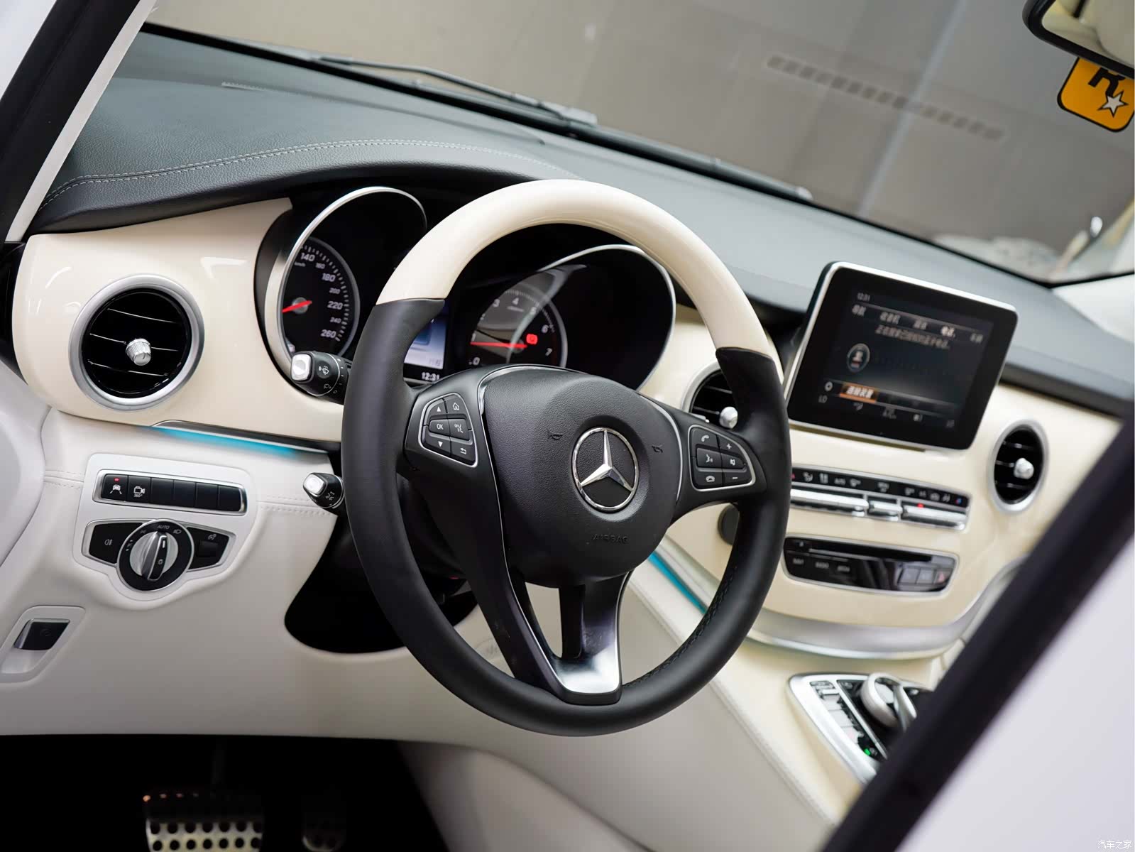 Mercedes-Benz V-Class, 2020 10