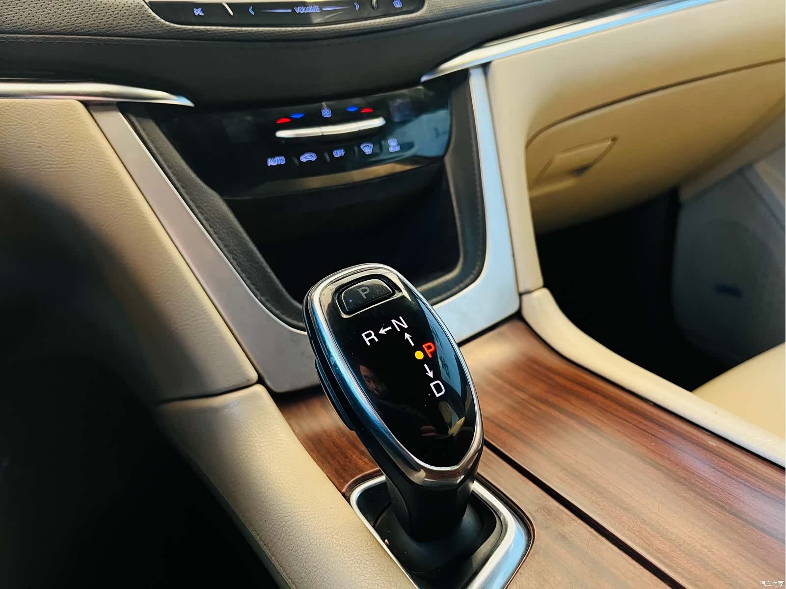Cadillac XT5, 2016 10