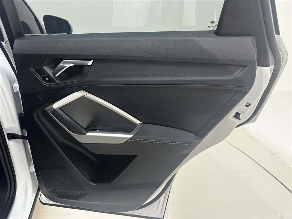 Audi Q3, 2022 12