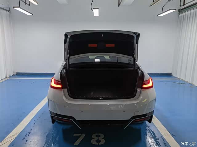 BMW i3, 2025 10