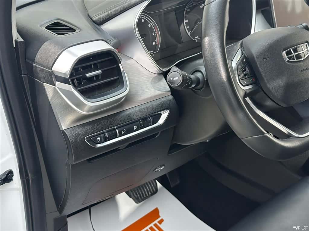 Geely Coolray, 2021 32