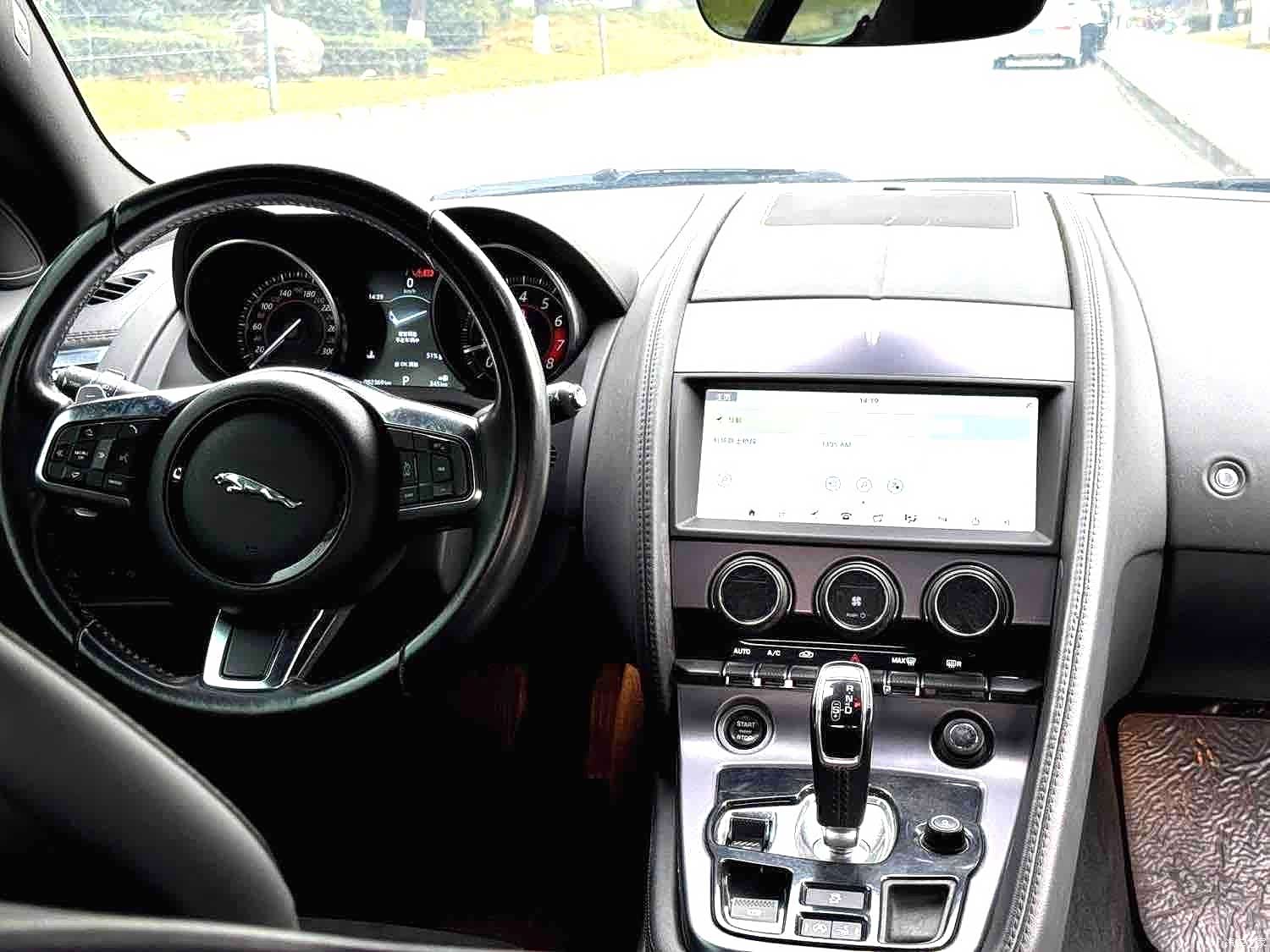 Jaguar F-TYPE, 2019 все фото