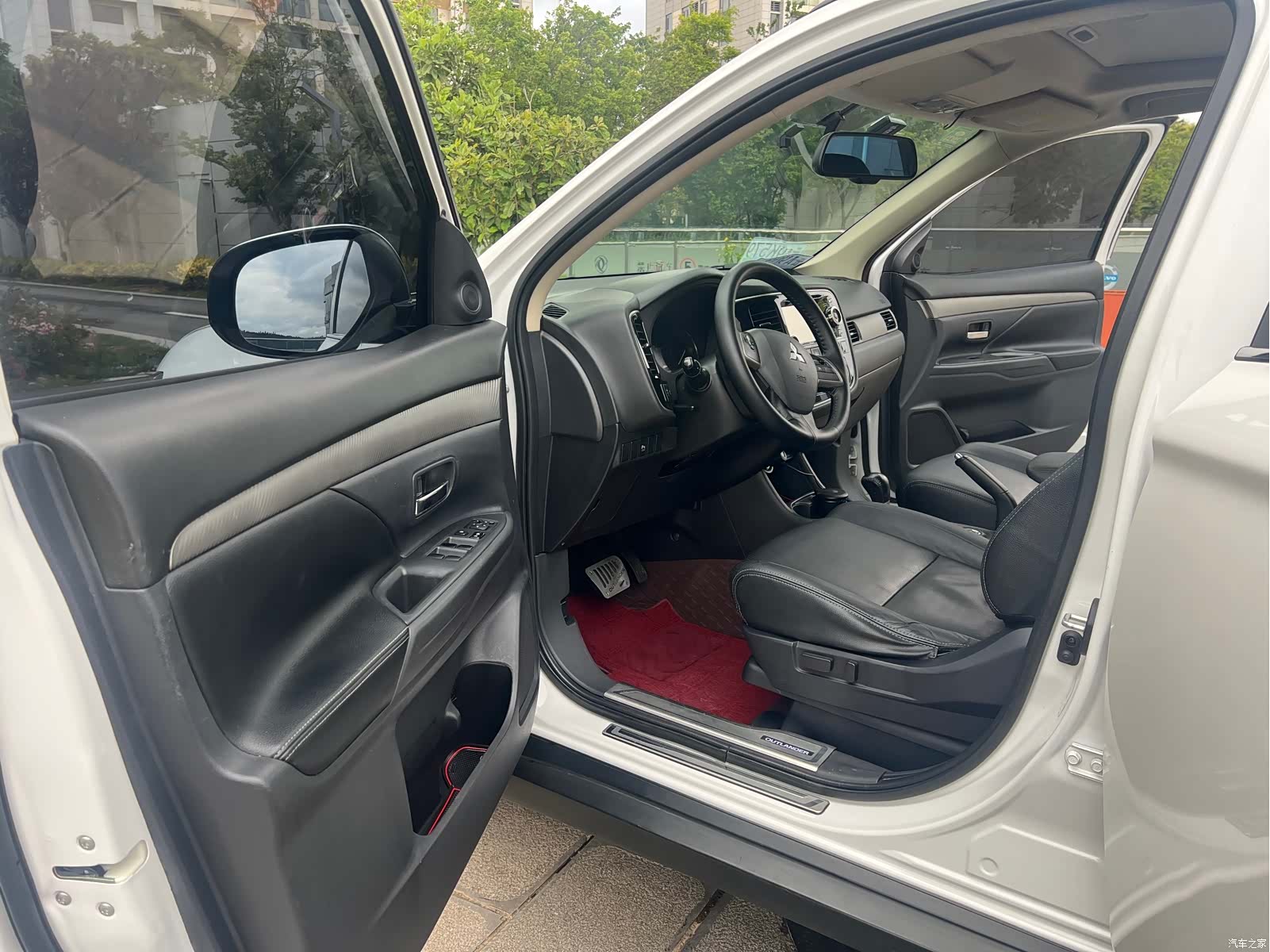 Mitsubishi Outlander, 2013 4