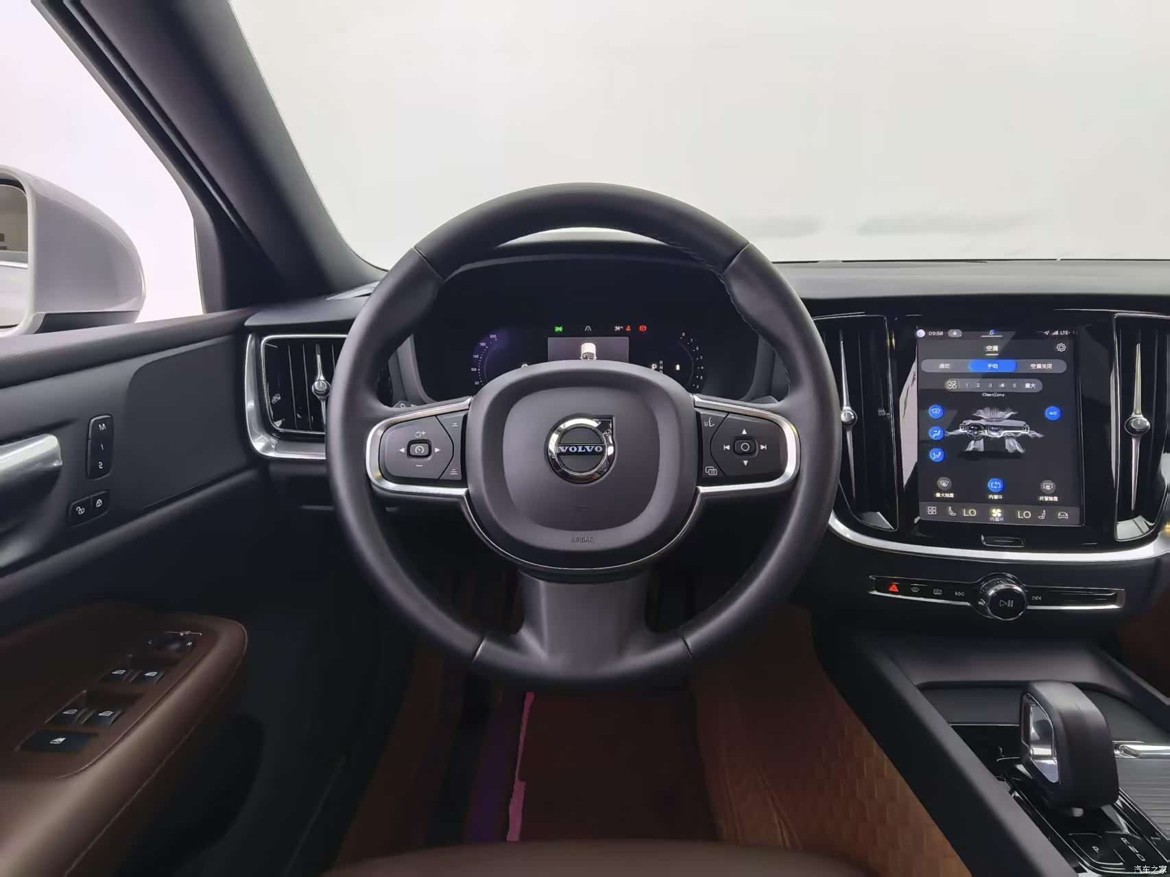 Volvo S60, 2023 все фото