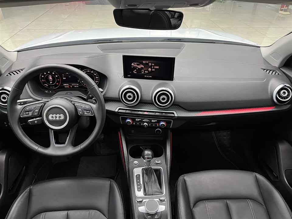 Audi Q2L