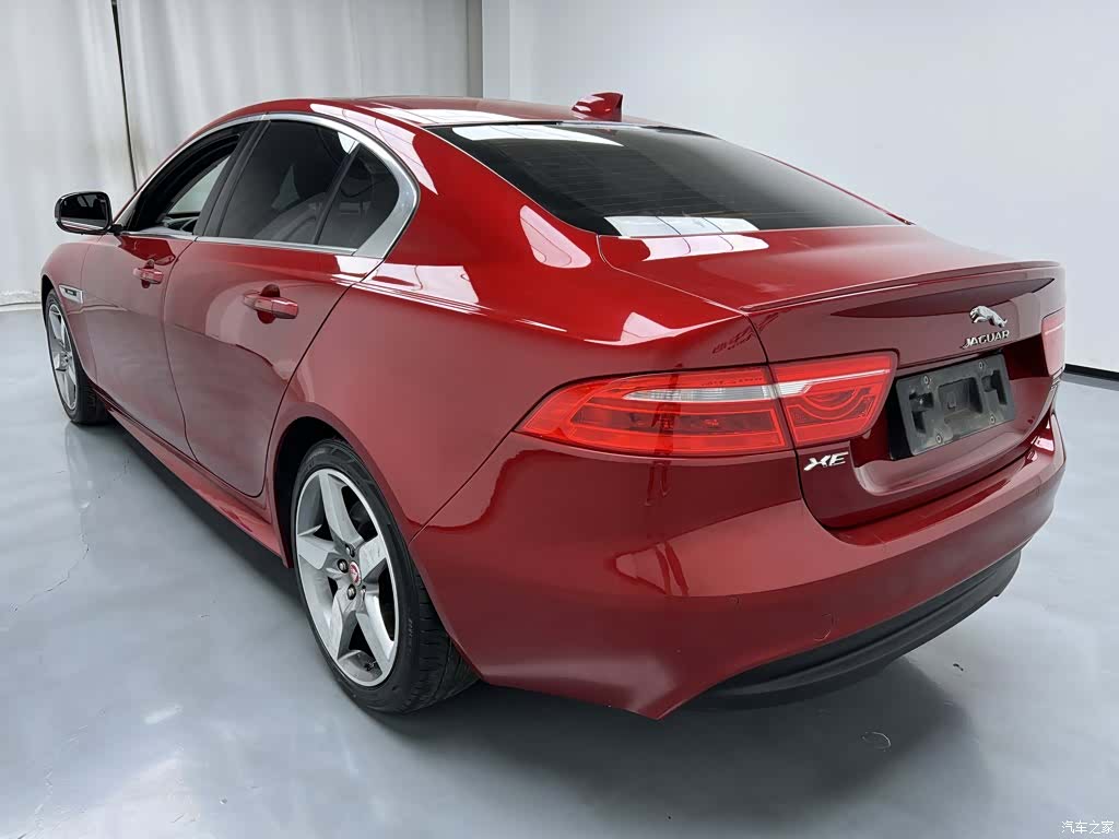 Jaguar XE, 2017 4