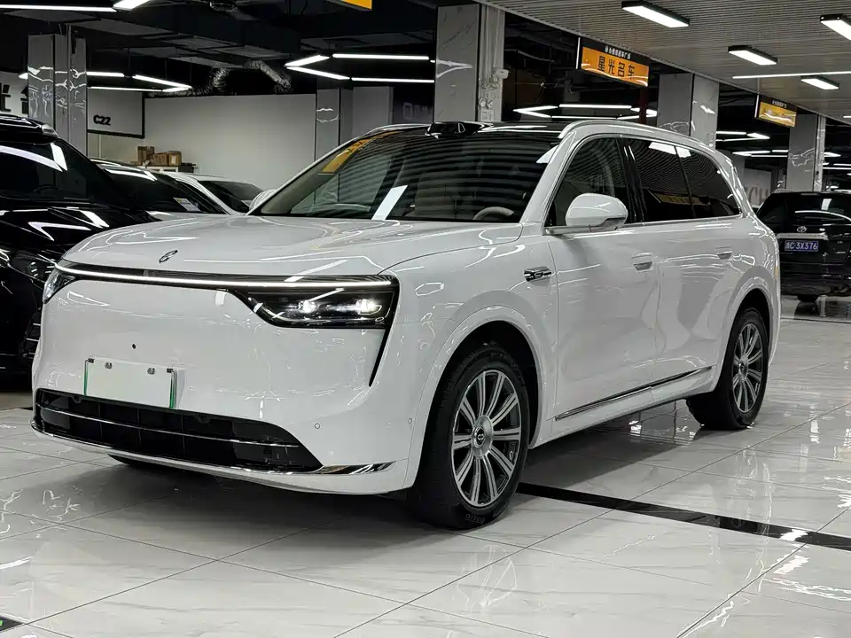 AITO Ask the world M8