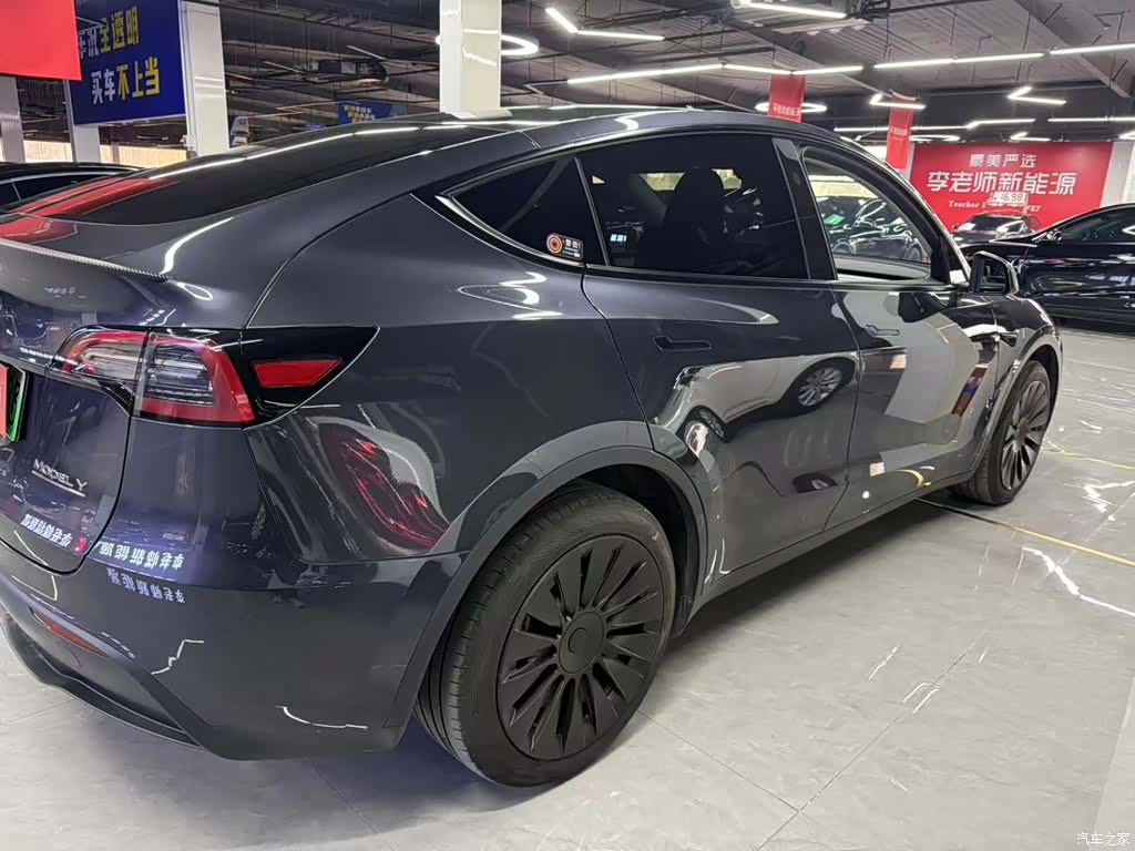 Tesla Model Y, 2024 4