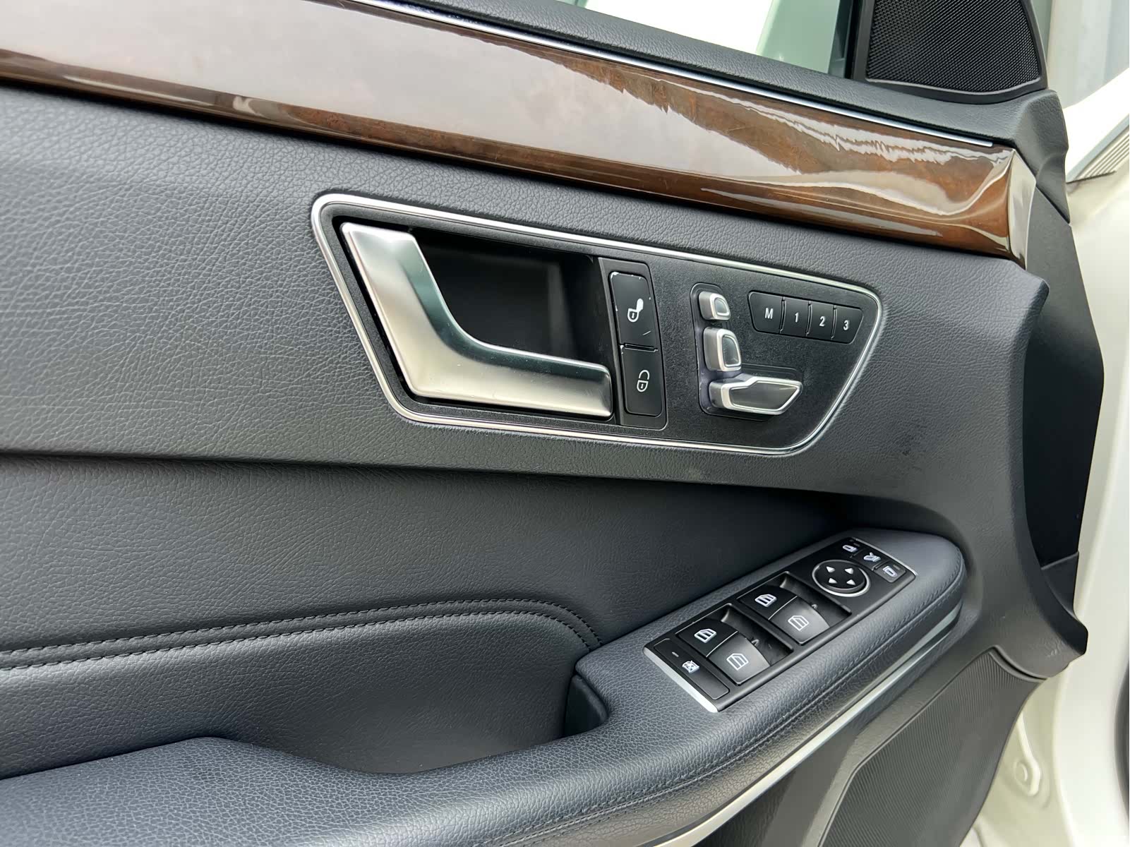 Mercedes-Benz E-Class, 2015 26