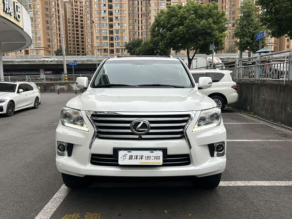 Lexus LX