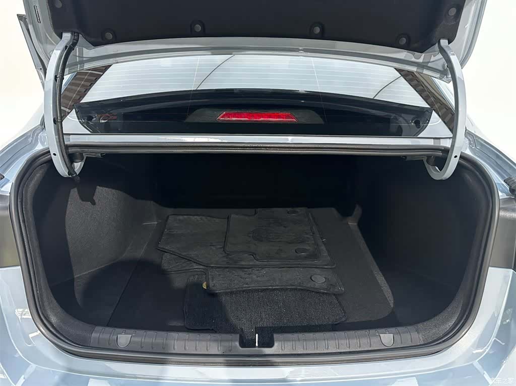 Geely Emgrand, 2023 16