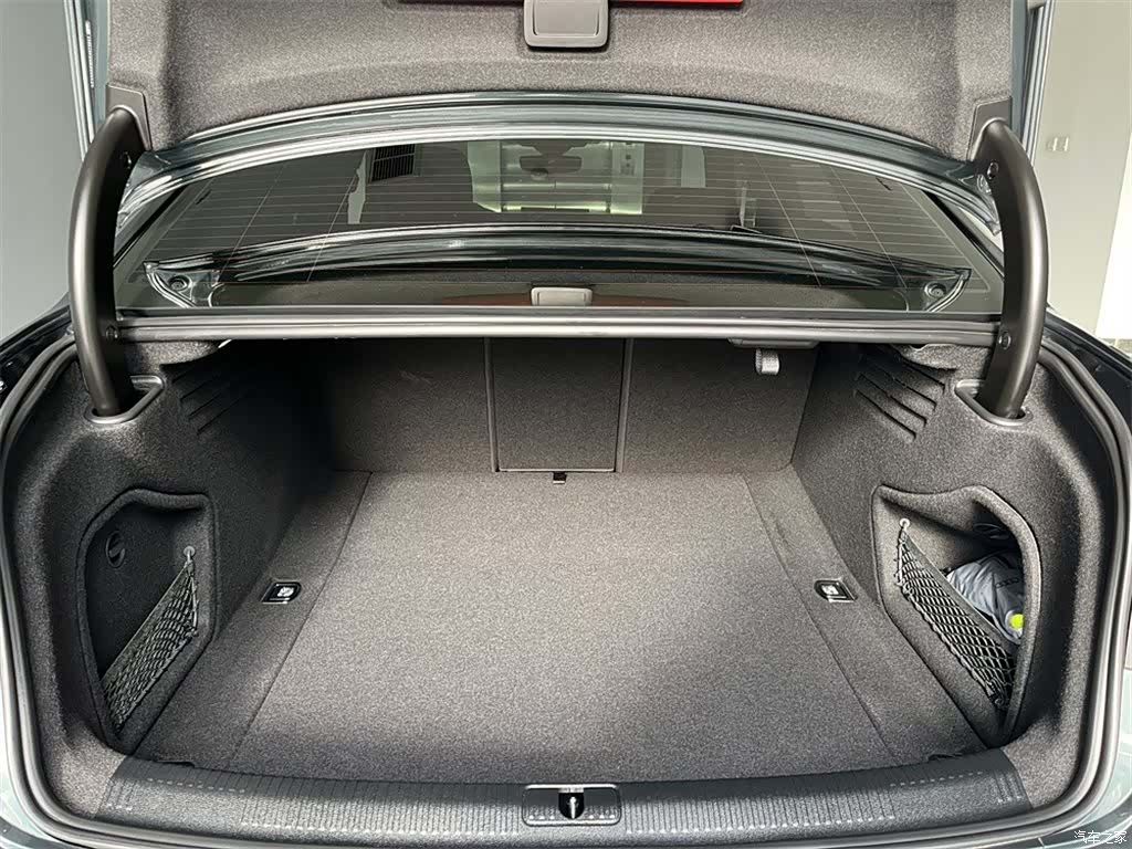 Audi A4L, 2025 9
