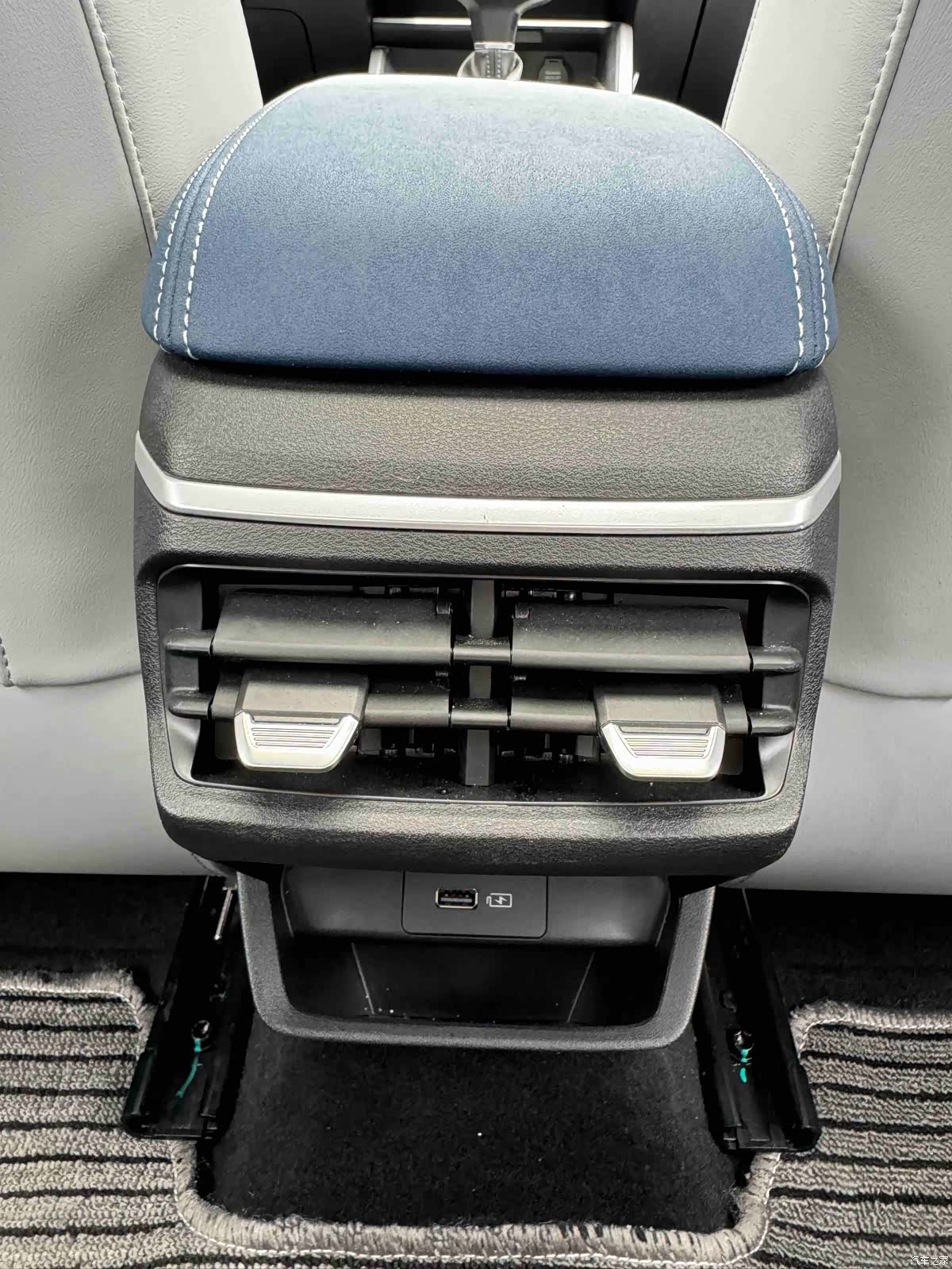 Geely Emgrand, 2022 19