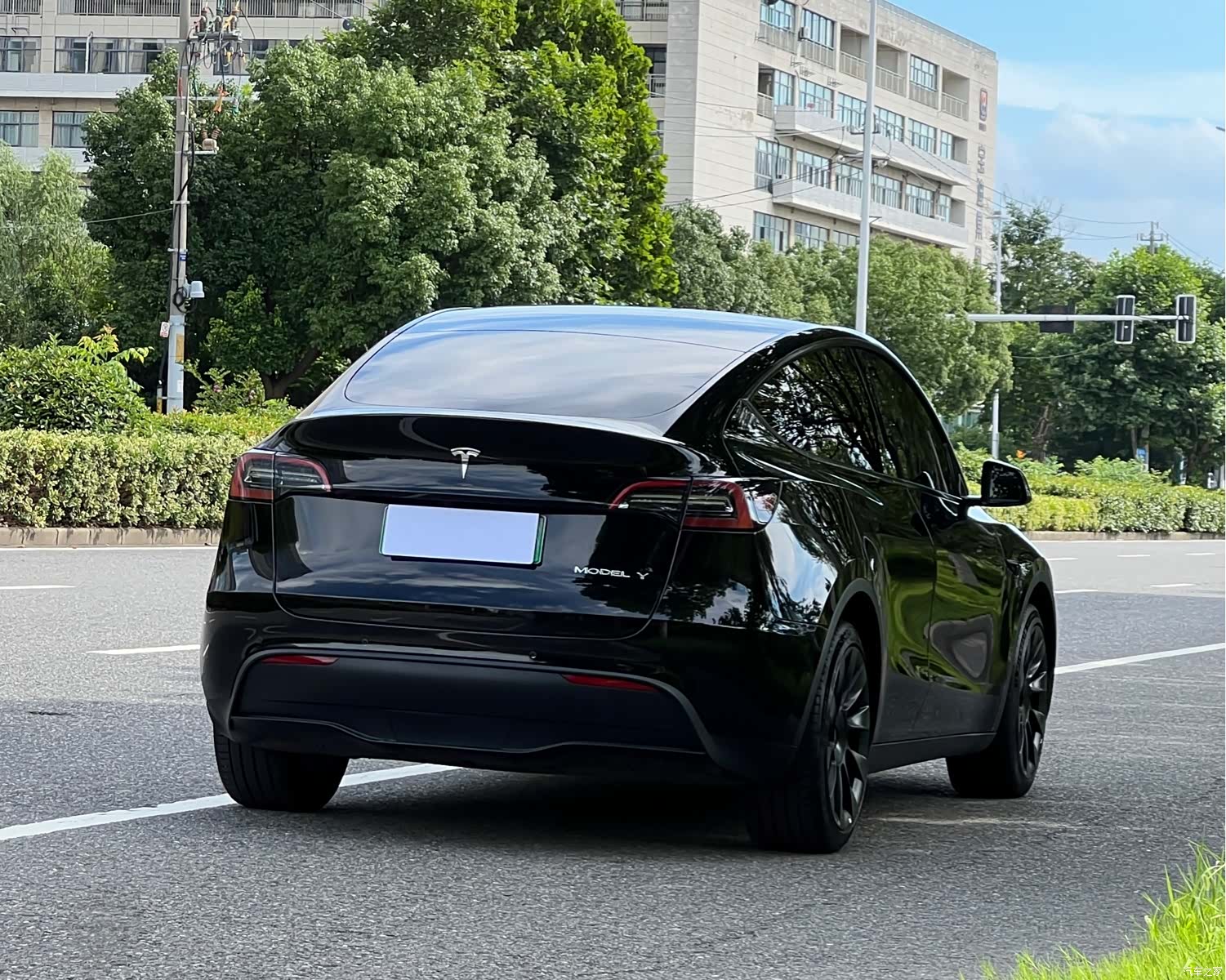 Tesla Model Y, 2023 3