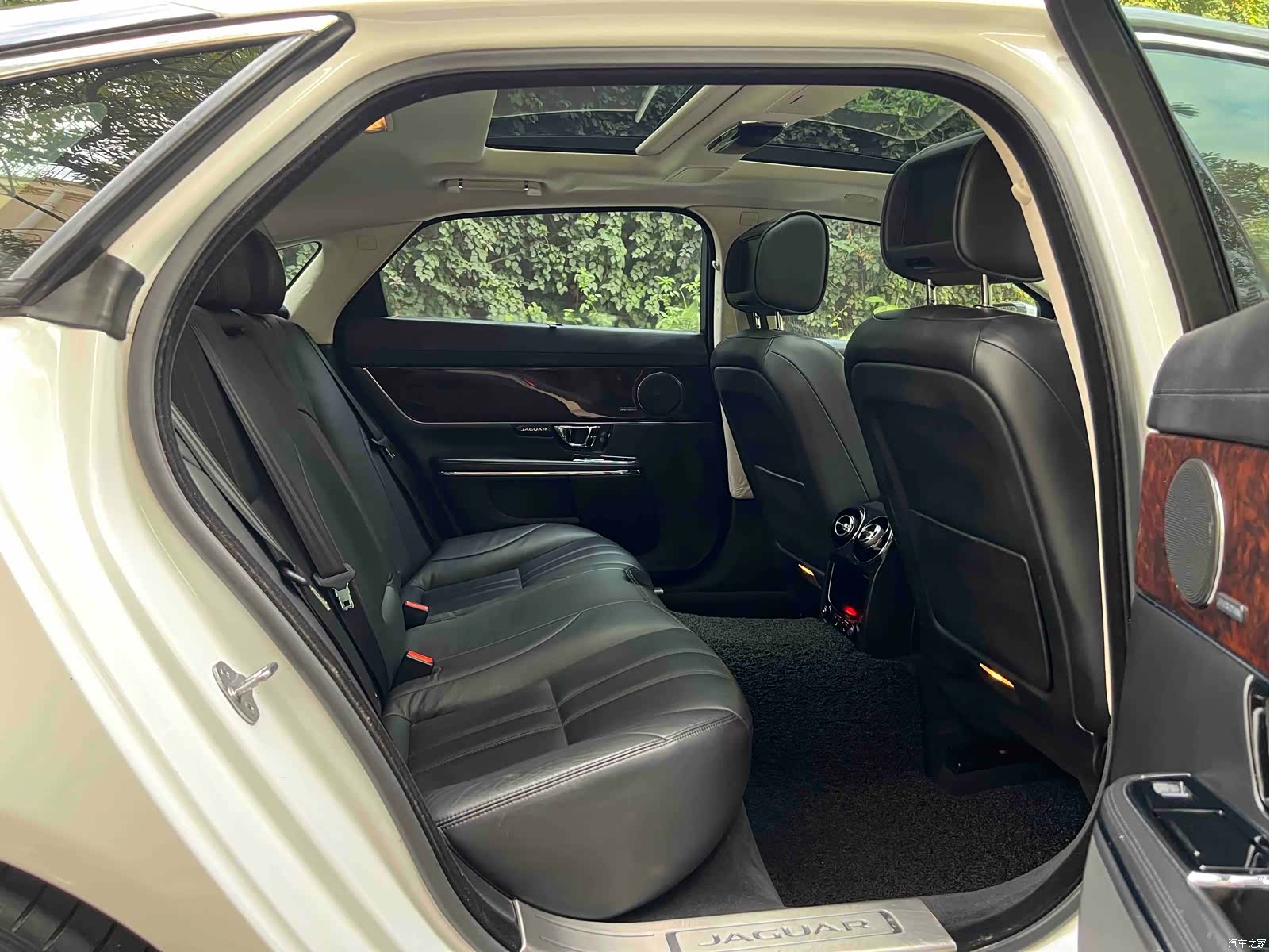 Jaguar XJ, 2015 10