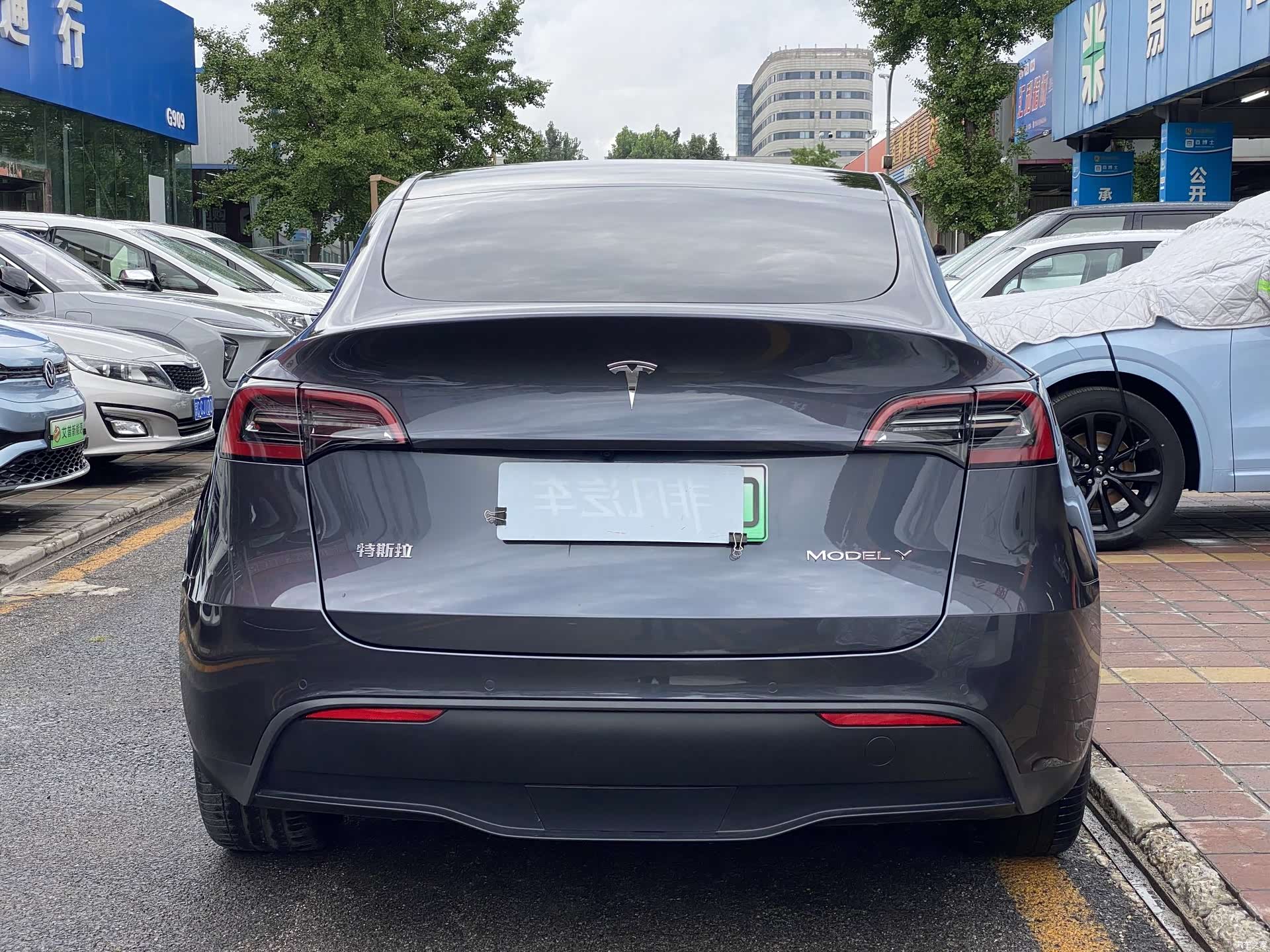 Tesla Model Y, 2023 4