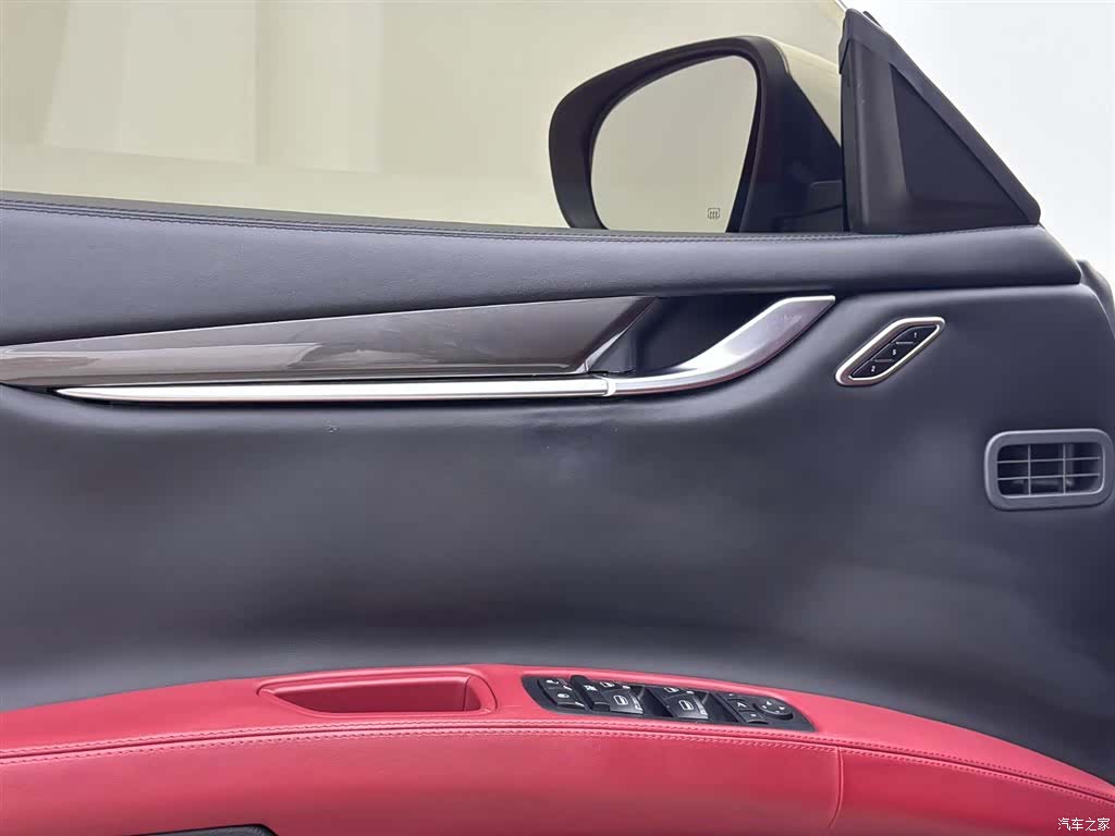 Maserati Ghibli, 2018 14
