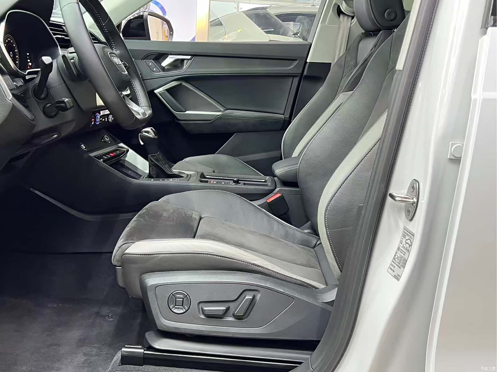 Audi Q3, 2022 14