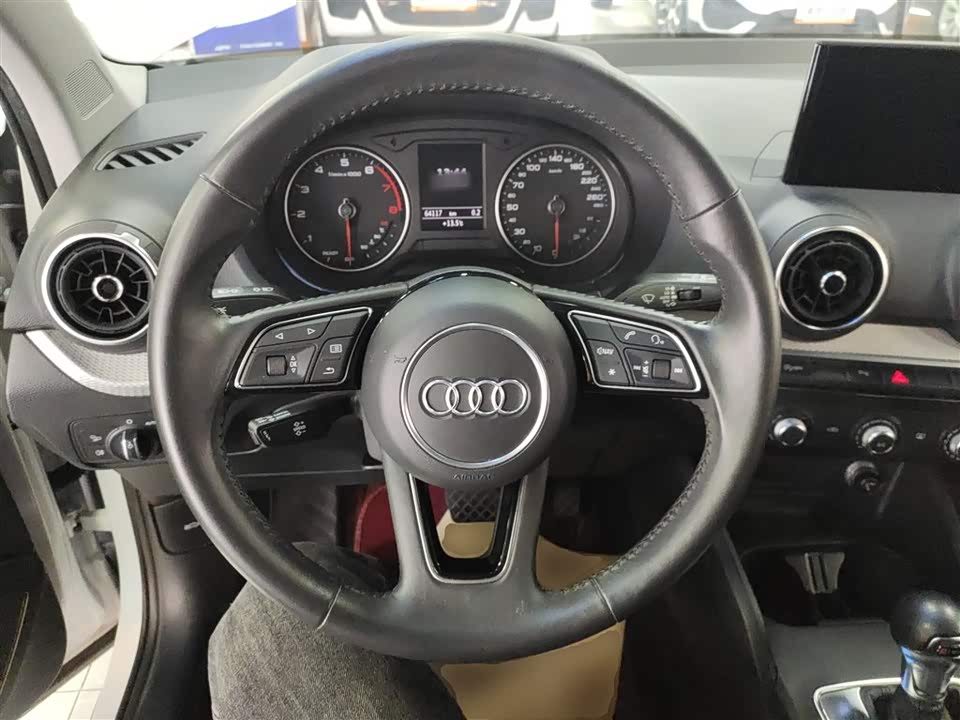 Audi Q2L
