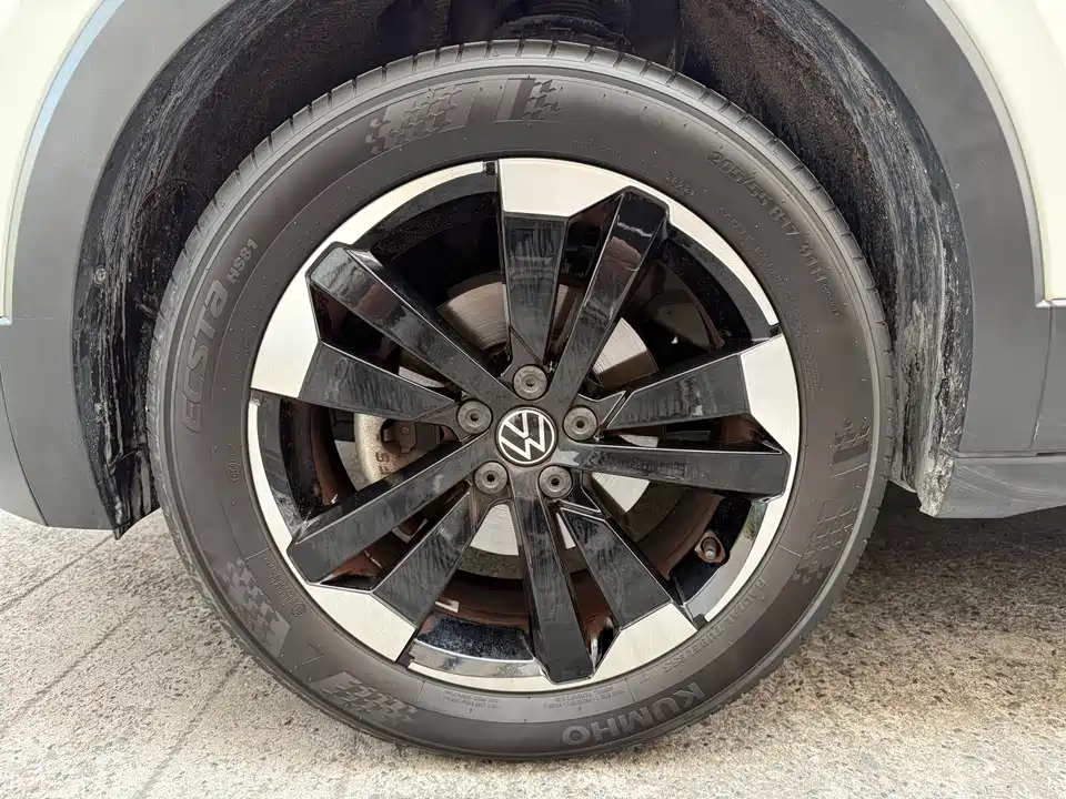 Volkswagen Exploring the shadow