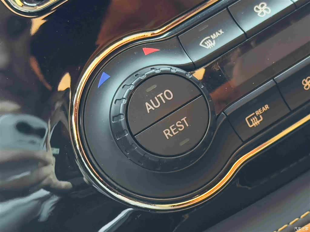 Mercedes-Benz 7, 2024 17