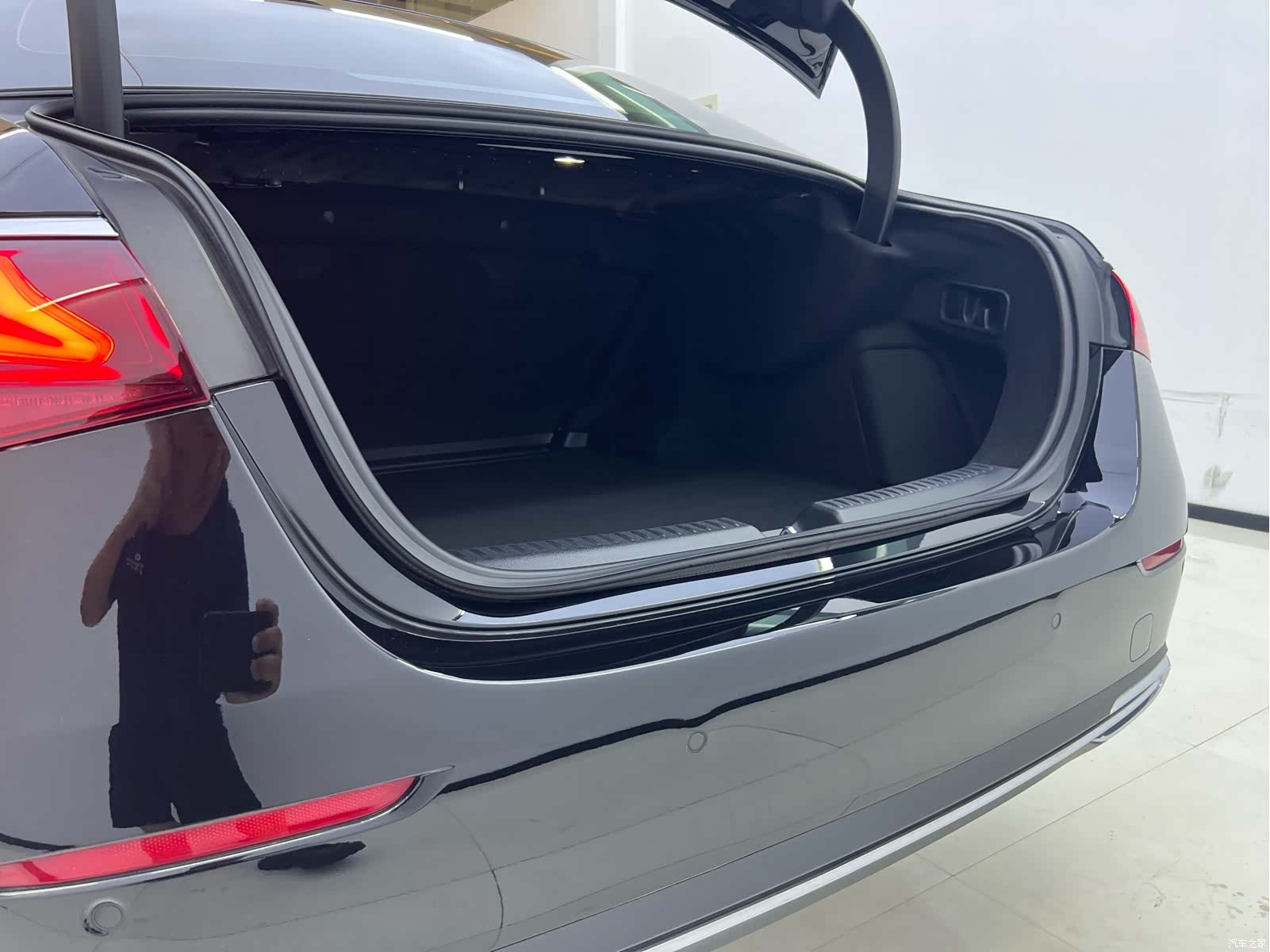 Mercedes-Benz E-Class, 2024 10