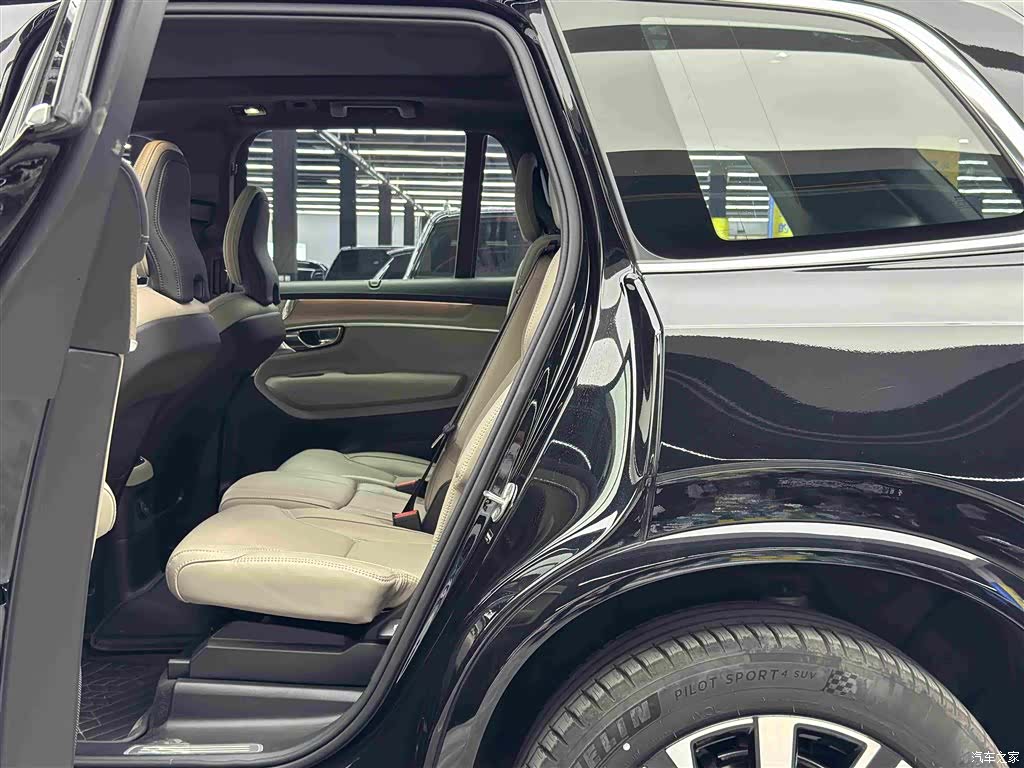 Volvo XC90, 2025 7