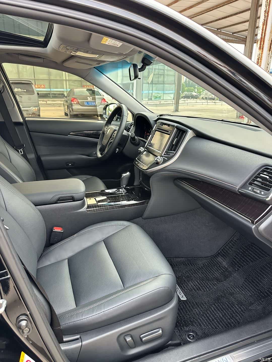 Toyota Crown, 2017 9