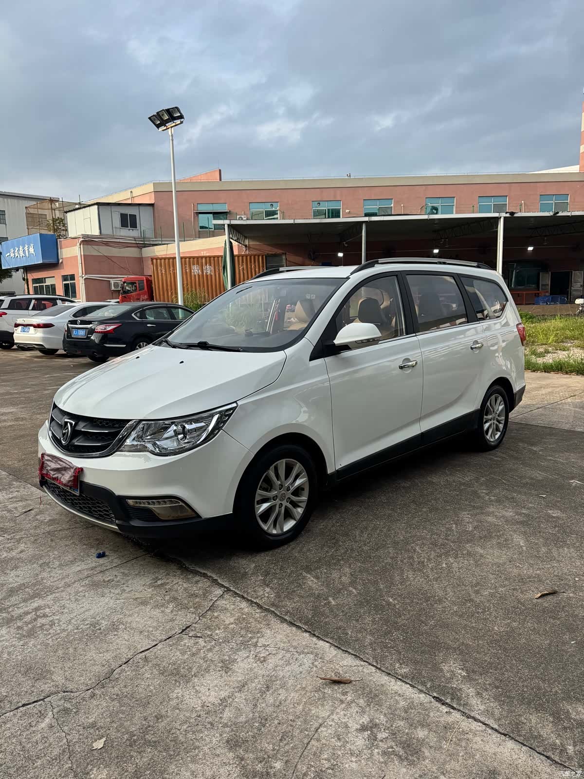 Wuling 730, 2015 1