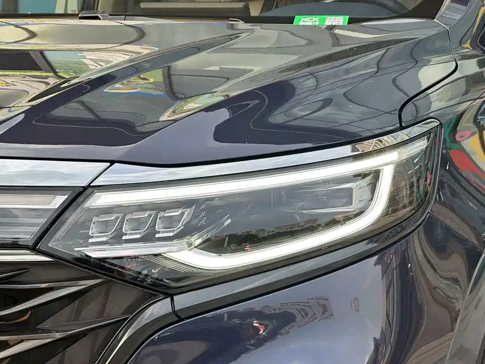 Roewe iMAX8