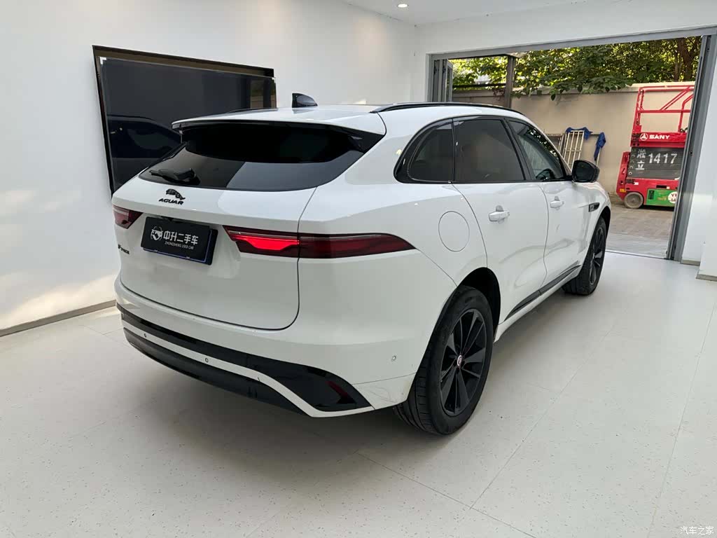 Jaguar F-PACE, 2023 3