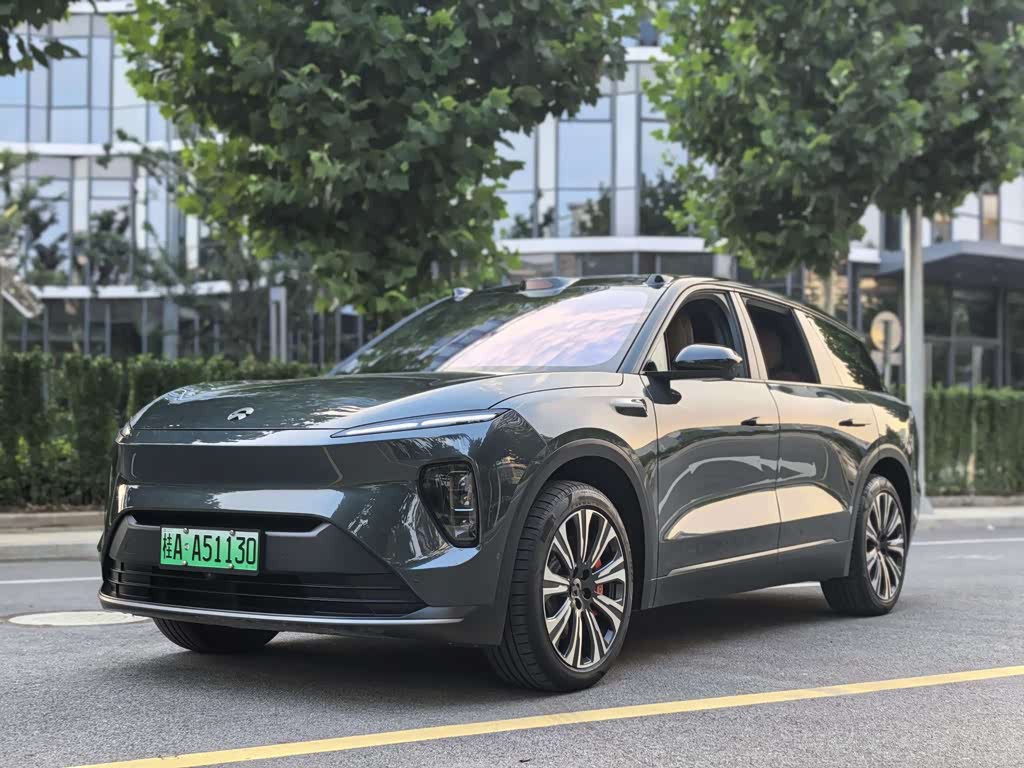 NIO ES8