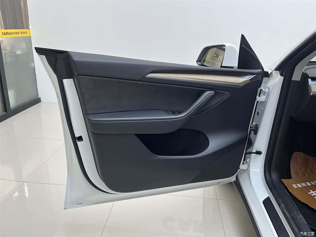 Tesla Model Y, 2021 13