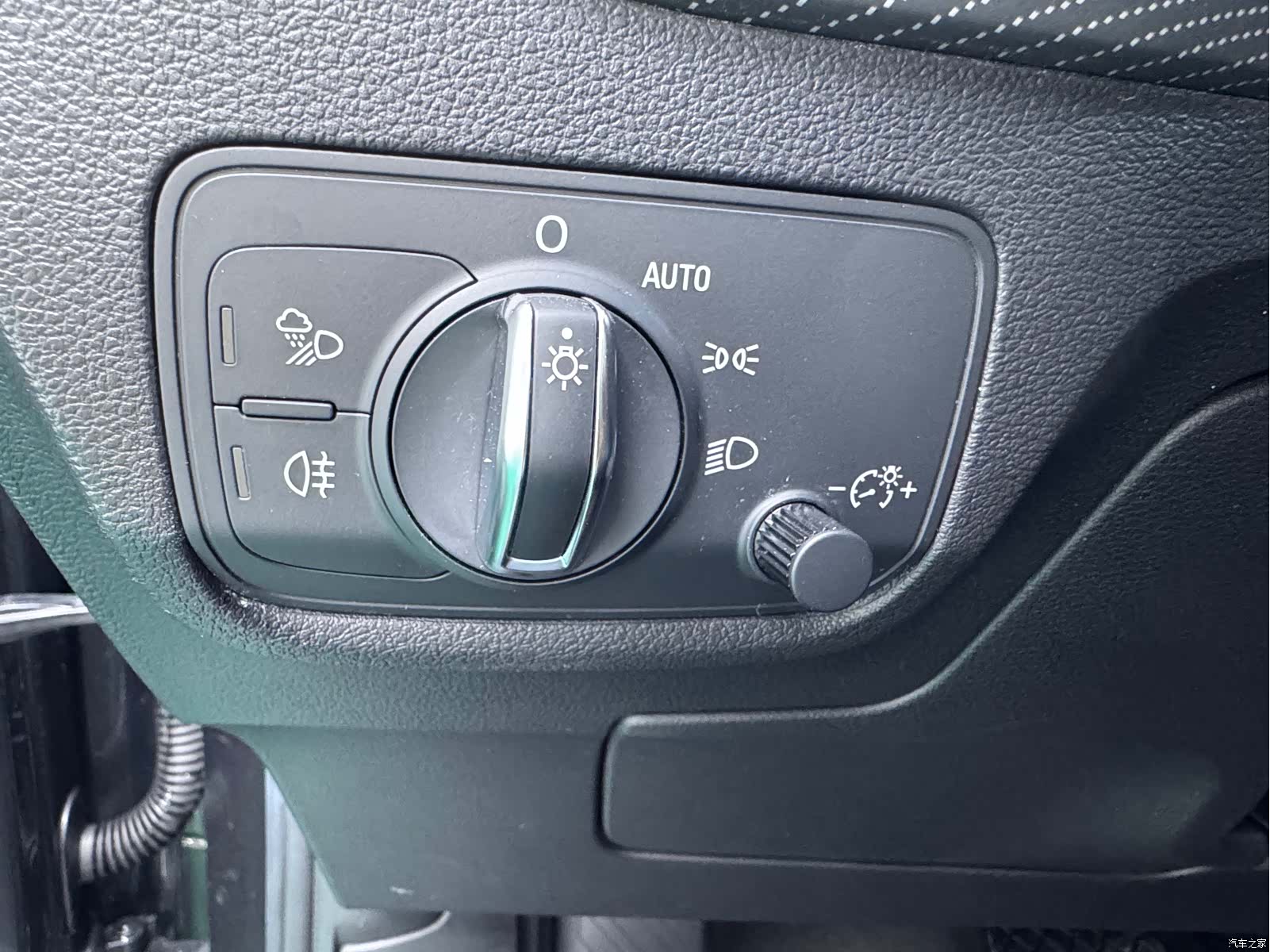 Audi Q2L, 2023 17