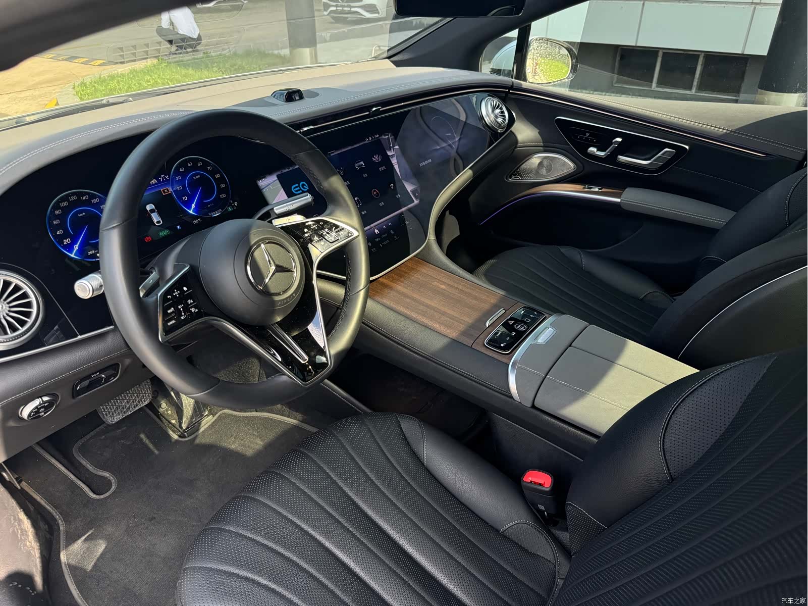 Mercedes-Benz EQS, 2024 6