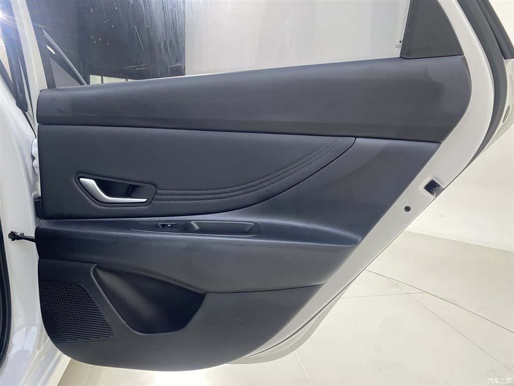Hyundai Elantra, 2022 16