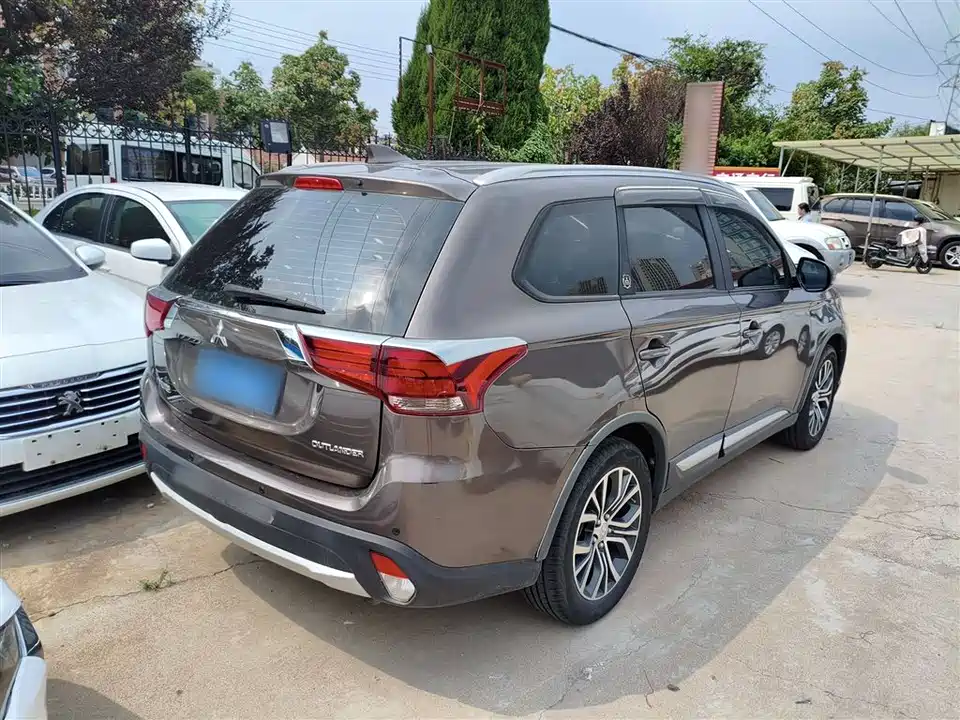 Mitsubishi Outlander
