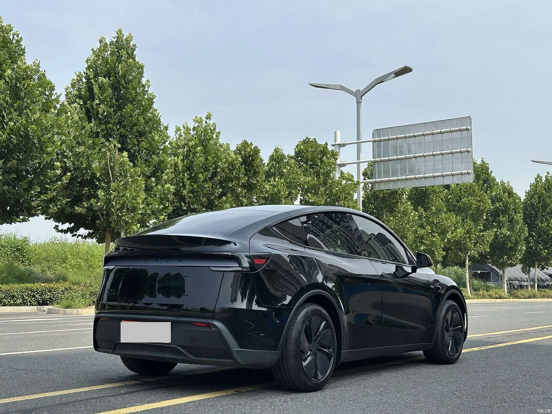 Tesla Model Y, 2026 8