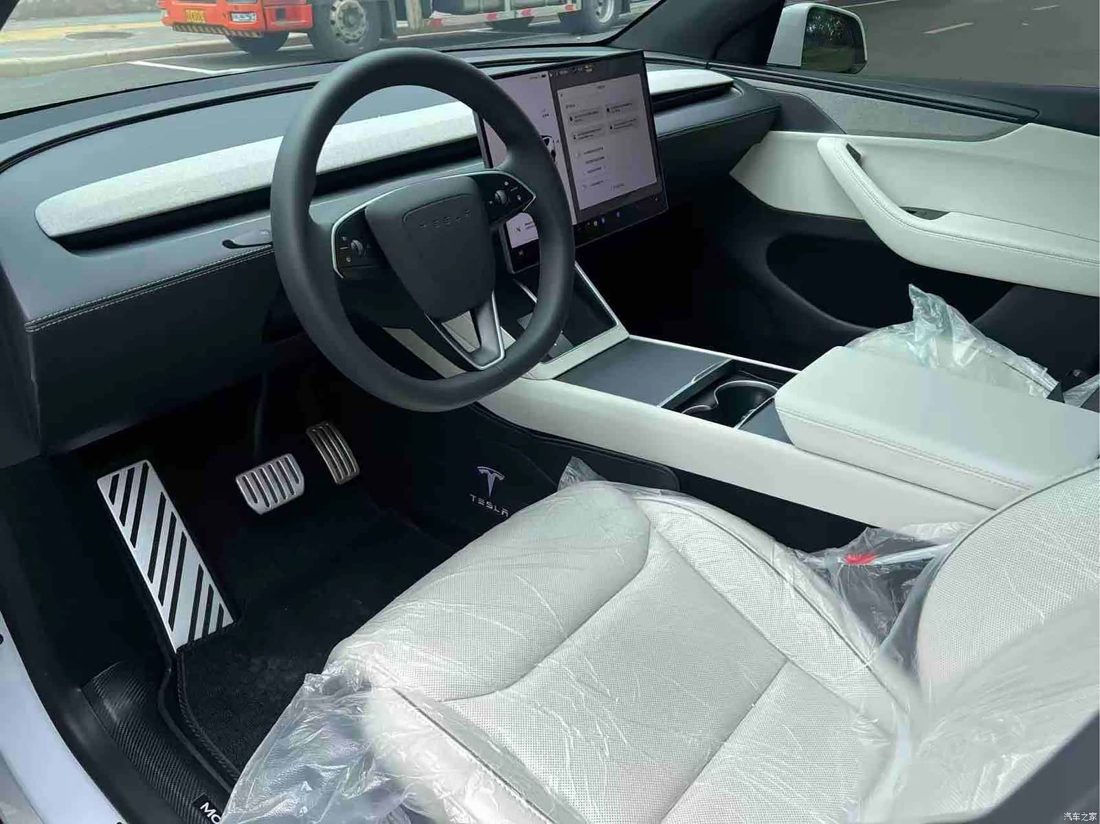 Tesla Model Y, 2025 4