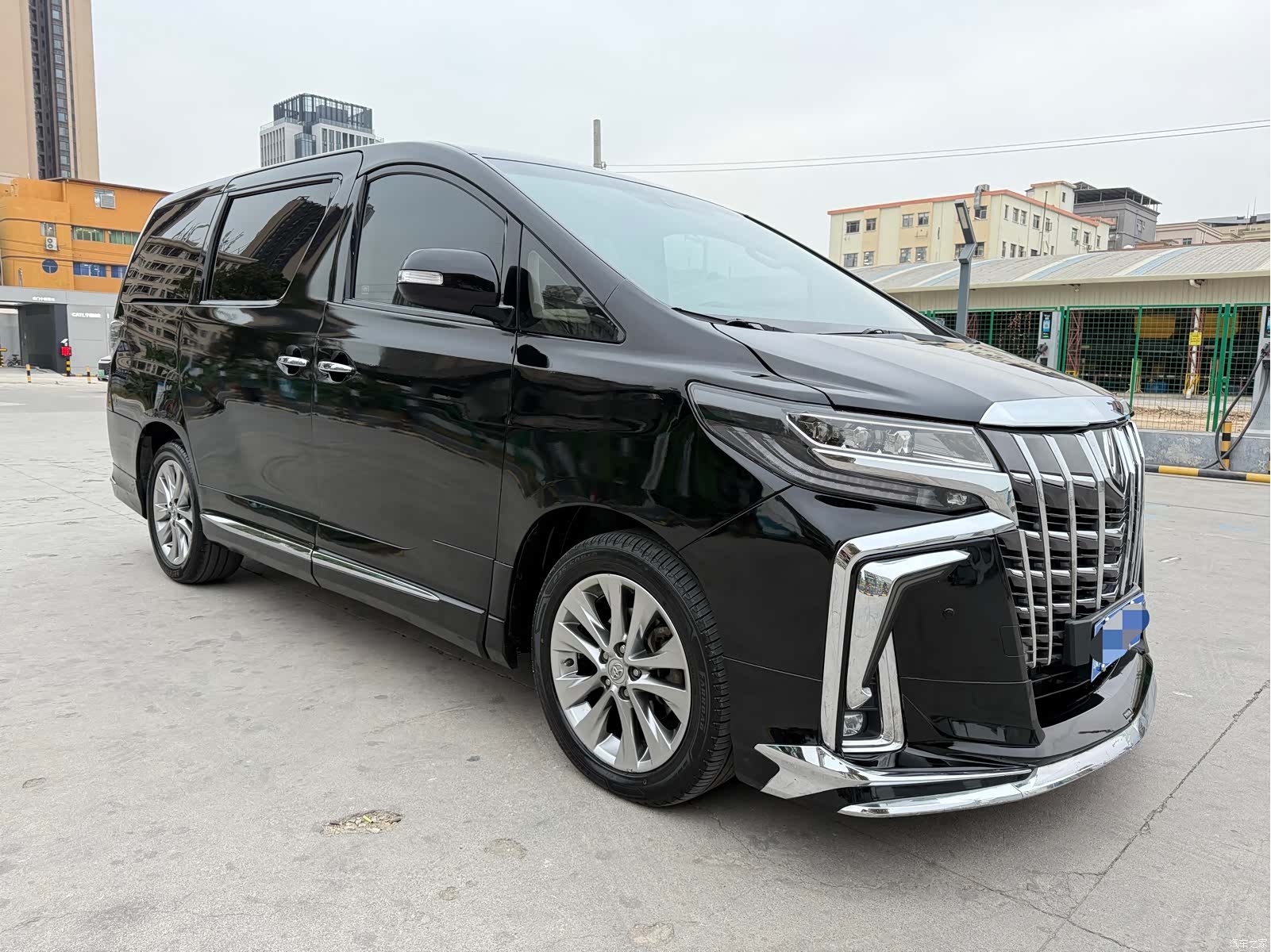 Toyota Alphard, 2014 3