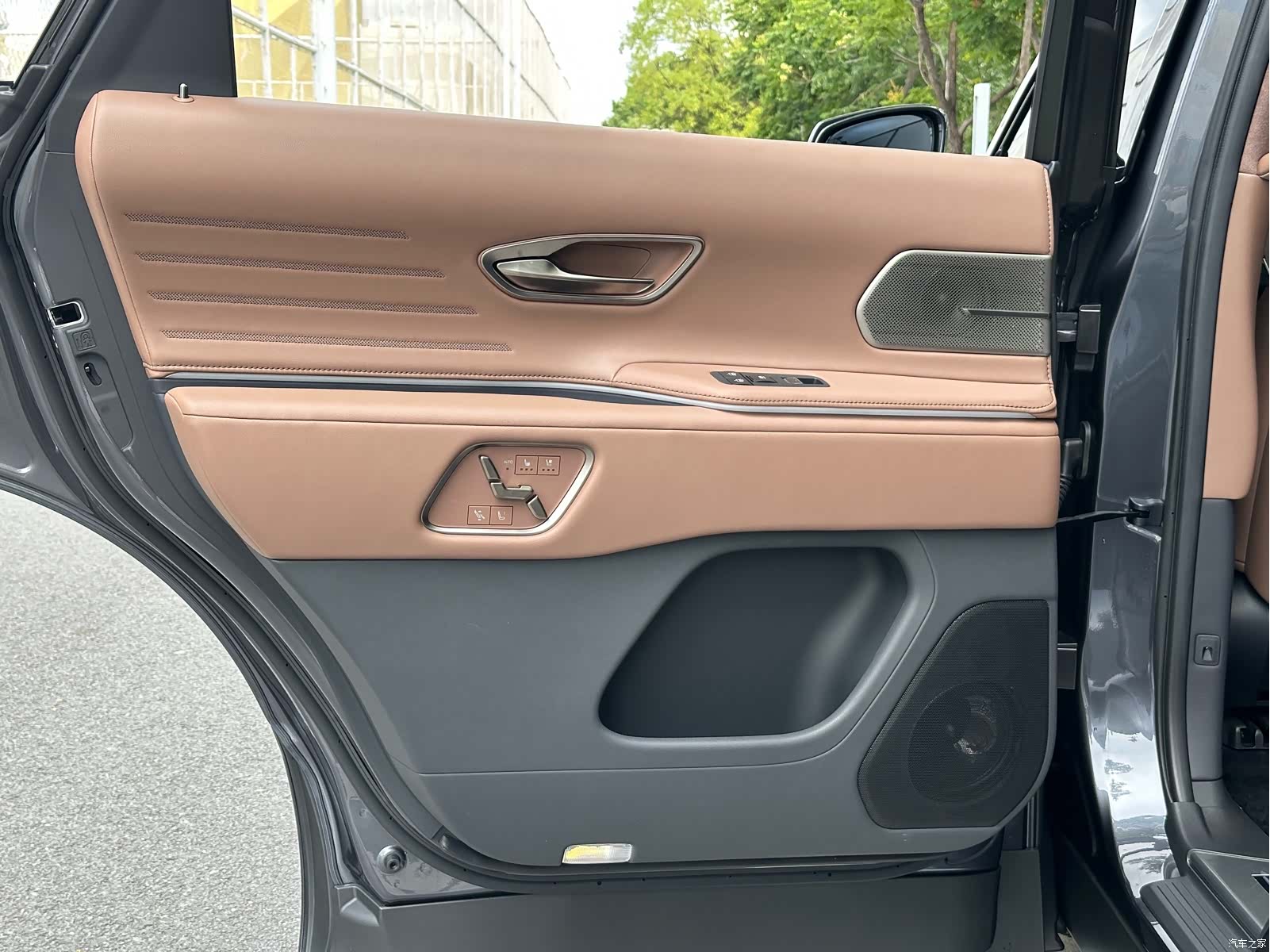 Toyota Century, 2024 27