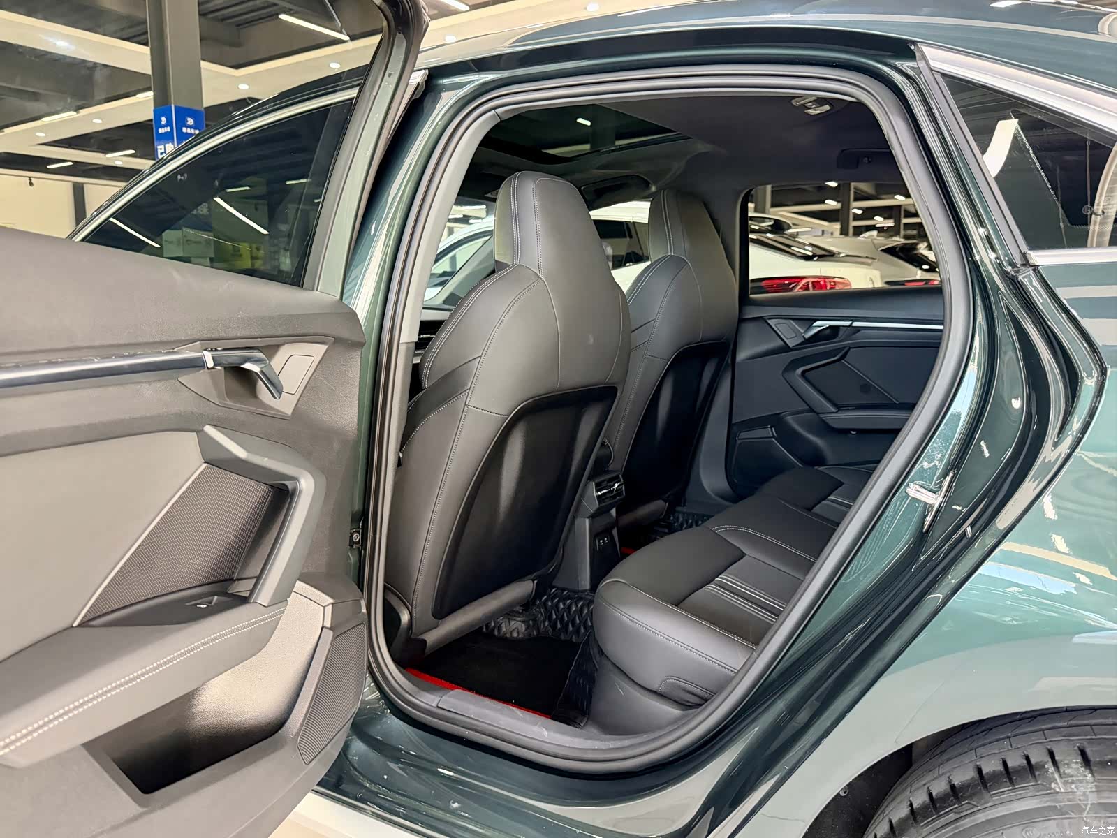 Audi A3, 2023 все фото