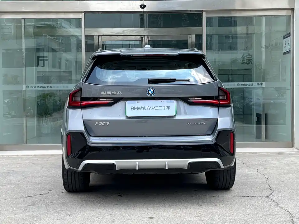 BMW iX1