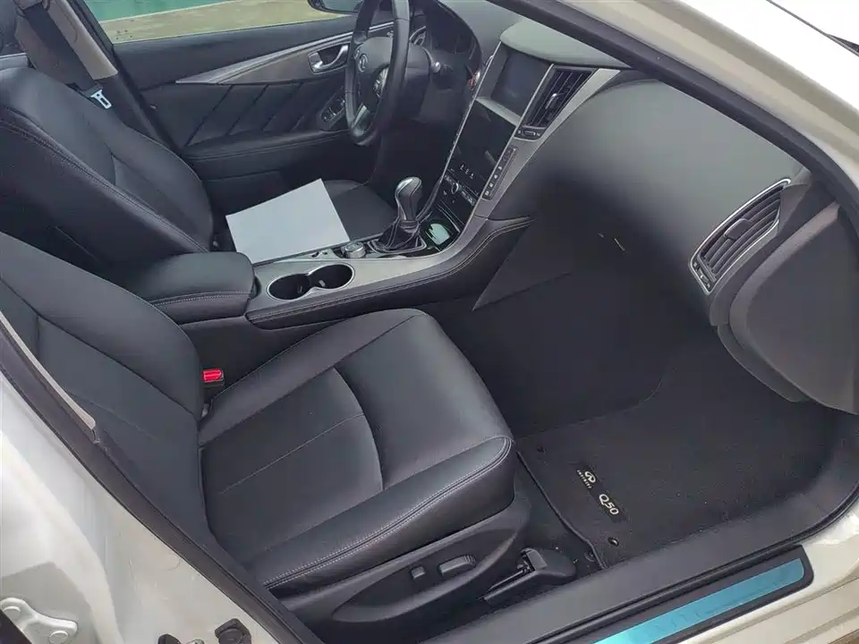 Infiniti Q50L