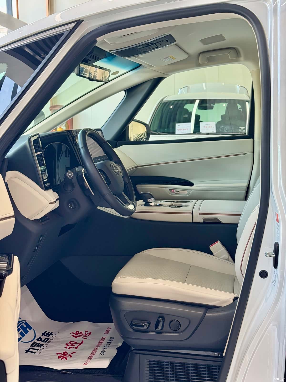 Lexus LM, 2024 4