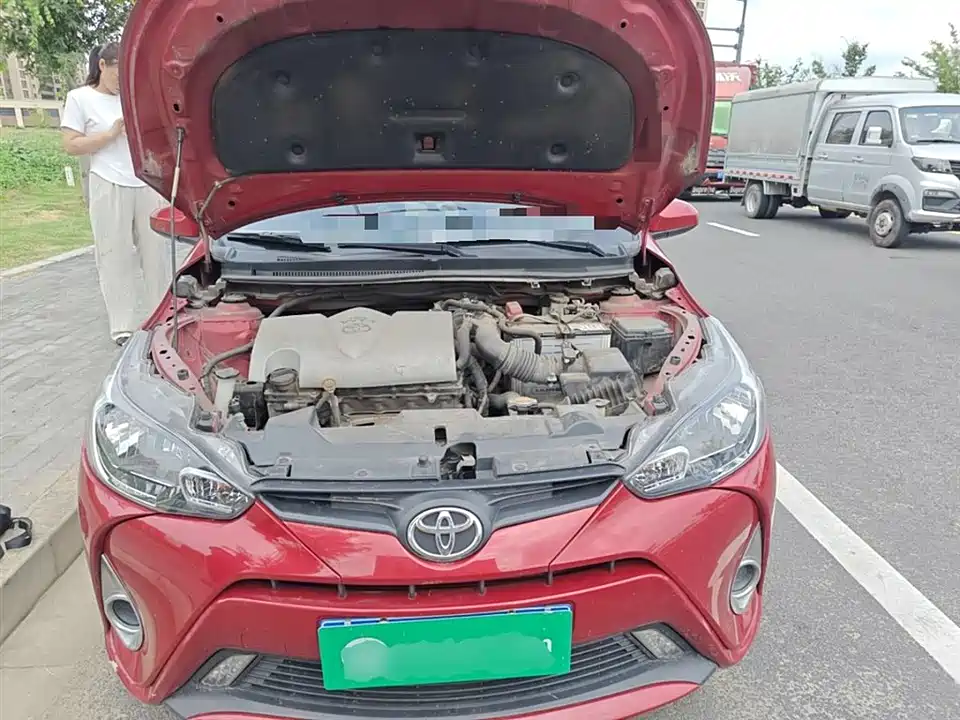 Toyota YARiS L to enjoy